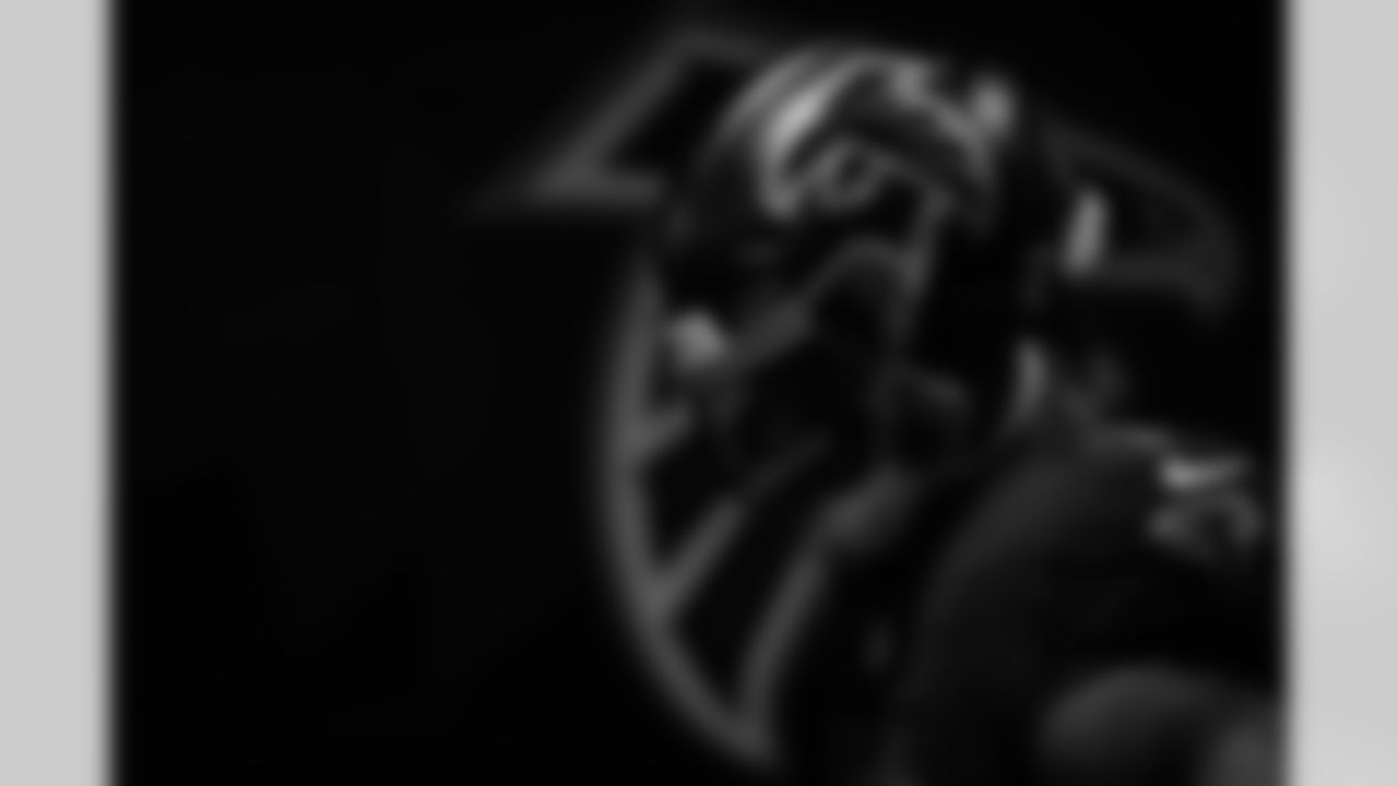 Atlanta Falcons running back Bijan Robinson #7 prepares in the locker room before the Week 18 Game against the New Orleans Saints at Mercedes-Benz Stadium in Atlanta, Georgia on Sunday, January 4, 2026. (Photo by Brandon Magnus/Atlanta Falcons)