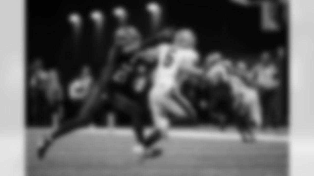 Atlanta Falcons edge rusher James Pearce Jr. #27 makes a record breaking sack during the Week 18 Game against the New Orleans Saints at Mercedes-Benz Stadium in Atlanta, Georgia on Sunday, January 4, 2026. (Photo by Brandon Magnus/Atlanta Falcons)