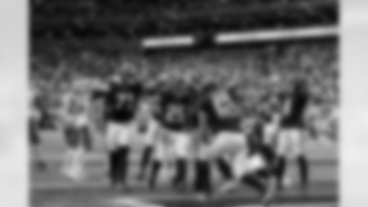 Atlanta Falcons running back Tyler Allgeier #25 scores a touchdown during the Week 11 Game against the Carolina Panthers at Mercedes-Benz Stadium in Atlanta, Georgia on Sunday, November 16, 2025. (Photo by Taylor McLaughlin/Atlanta Falcons)