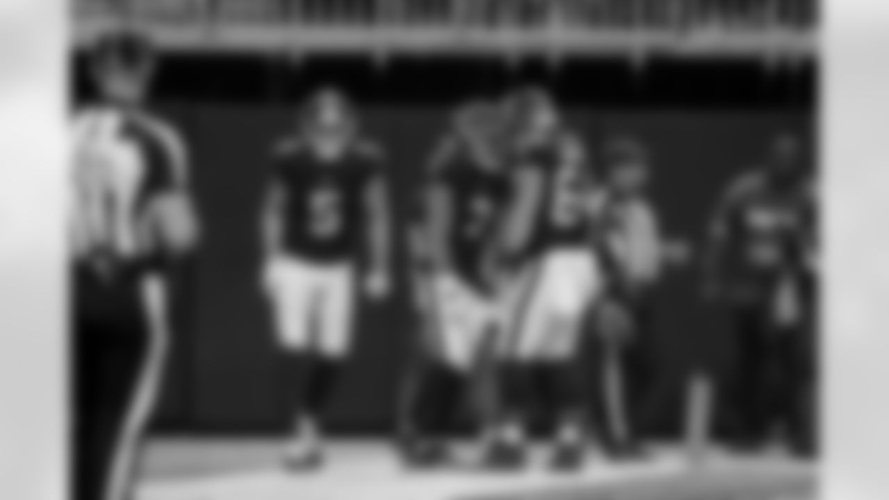 Atlanta Falcons running back Bijan Robinson #7 scores a touchdown during the Week 17 Game against the Los Angeles Rams at Mercedes-Benz Stadium in Atlanta, Georgia on Monday, December 29, 2025. (Photo by Taylor McLaughlin/Atlanta Falcons)