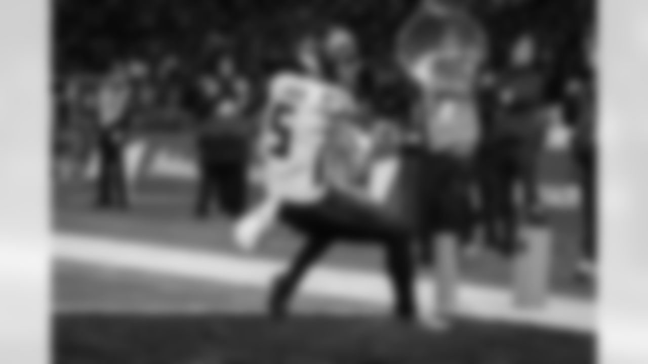 Atlanta Falcons wide receiver Drake London #5 scores on a two-point conversion during the fourth quarter of the Week 10 Game against the Indianapolis Colts at Olympic Stadium in Berlin, Germany on Sunday, November 9, 2025. (Photo by Taylor McLaughlin/Atlanta Falcons)