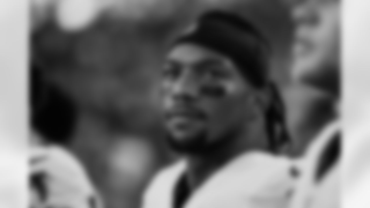 Atlanta Falcons running back Bijan Robinson #7 during the National Anthem before the Week 7 Game against the San Francisco 49ers at Levi's Stadium in Santa Clara, California on Sunday, October 19, 2025. (Photo by Taylor McLaughlin/Atlanta Falcons)