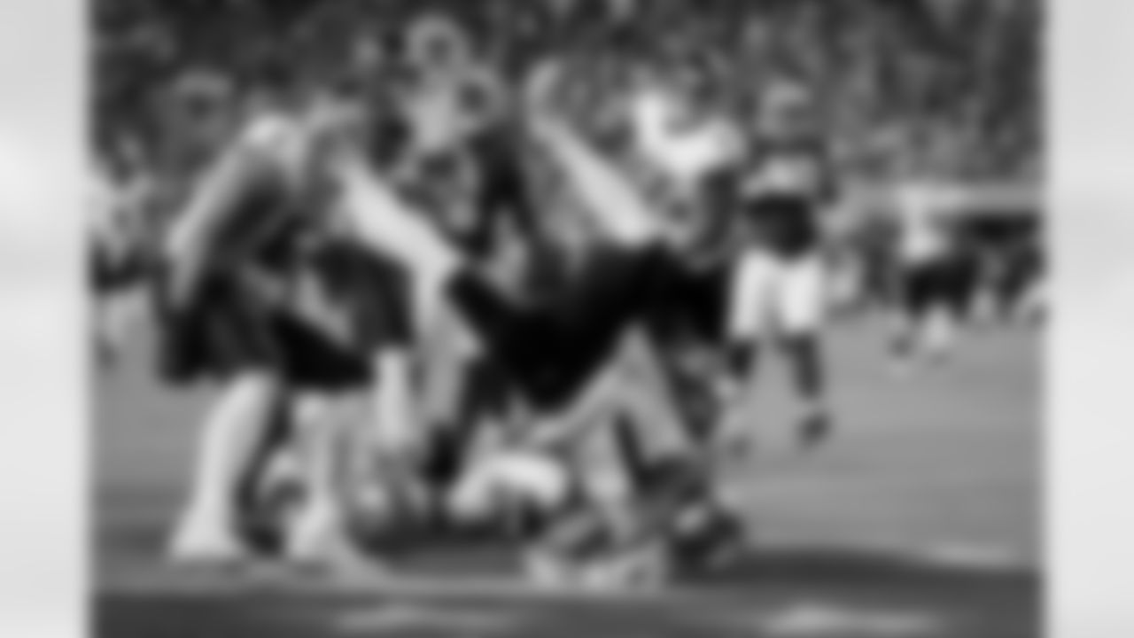 Atlanta Falcons running back Bijan Robinson #7 scores a touchdown during the Week 7 Game against the San Francisco 49ers at Levi's Stadium in Santa Clara, California on Sunday, October 19, 2025. (Photo by Taylor McLaughlin/Atlanta Falcons)