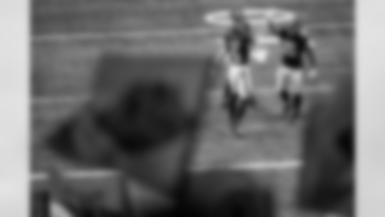 Atlanta Falcons running back Tyler Allgeier #25 celebrates with Atlanta Falcons wide receiver Drake London #5 after scoring a touchdown during the Week 6 Game against the Buffalo Bills at Mercedes-Benz Stadium in Atlanta, Georgia on Monday, October 13, 2025. (Photo by Kathryn Skeean/Atlanta Falcons)