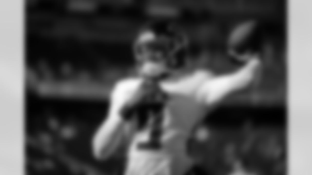 Atlanta Falcons quarterback Michael Penix Jr. #9 warms up prior to the Week 9 Game against the New England Patriots at Gillette Stadium in Foxborough, Massachusetts on Sunday, November 2, 2025. (Photo by Taylor McLaughlin/Atlanta Falcons)