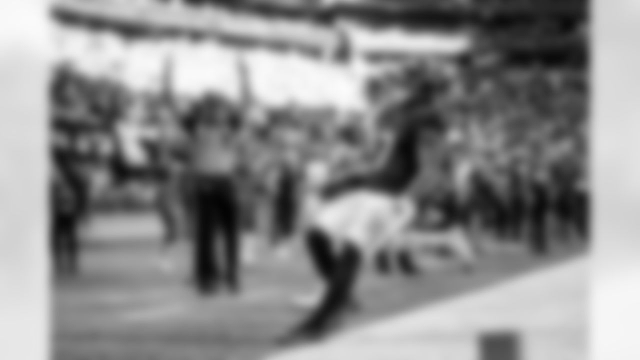 Atlanta Falcons running back Bijan Robinson #7 scores a touchdown during the Week 11 Game against the Carolina Panthers at Mercedes-Benz Stadium in Atlanta, Georgia on Sunday, November 16, 2025. (Photo by AJ Reynolds/Atlanta Falcons)