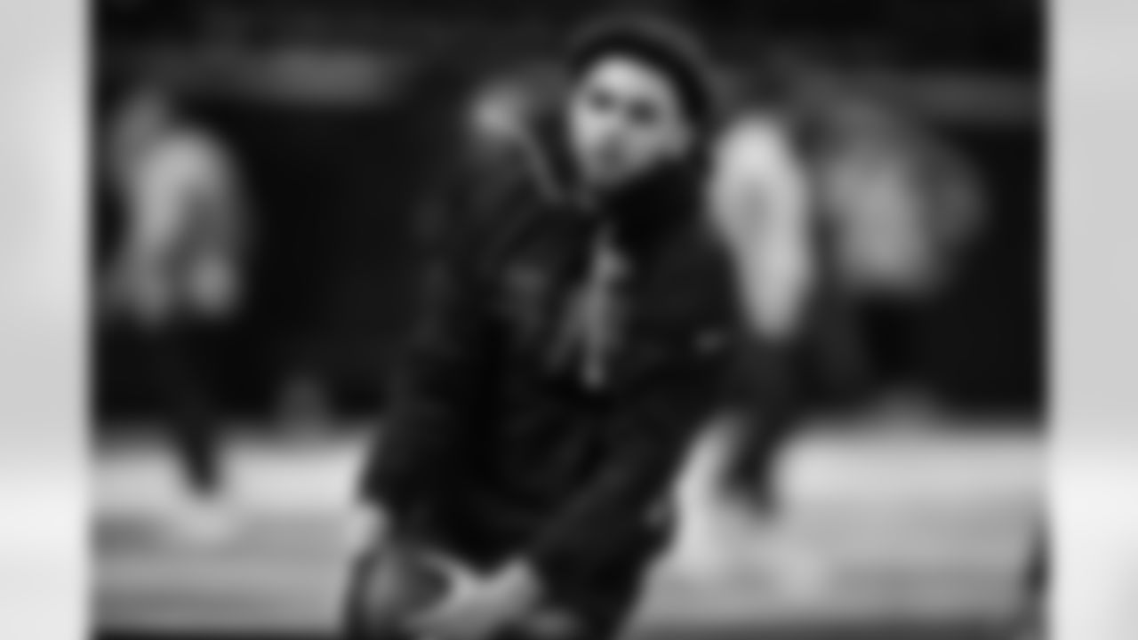 Atlanta Falcons wide receiver Drake London #5 warms up before the Week 18 Game against the New Orleans Saints at Mercedes-Benz Stadium in Atlanta, Georgia on Sunday, January 4, 2026. (Photo by AJ Reynolds/Atlanta Falcons)