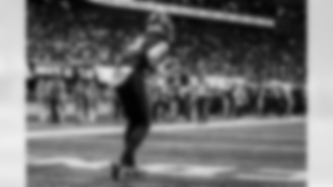 Atlanta Falcons wide receiver Drake London #5 scores a touchdown during the Week 18 Game against the New Orleans Saints at Mercedes-Benz Stadium in Atlanta, Georgia on Sunday, January 4, 2026. (Photo by AJ Reynolds/Atlanta Falcons)