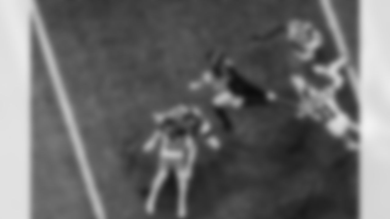 Atlanta Falcons running back Bijan Robinson #7 runs with the ball during the Week 11 Game against the Carolina Panthers at Mercedes-Benz Stadium in Atlanta, Georgia on Sunday, November 16, 2025. (Photo by Brandon Magnus/Atlanta Falcons)