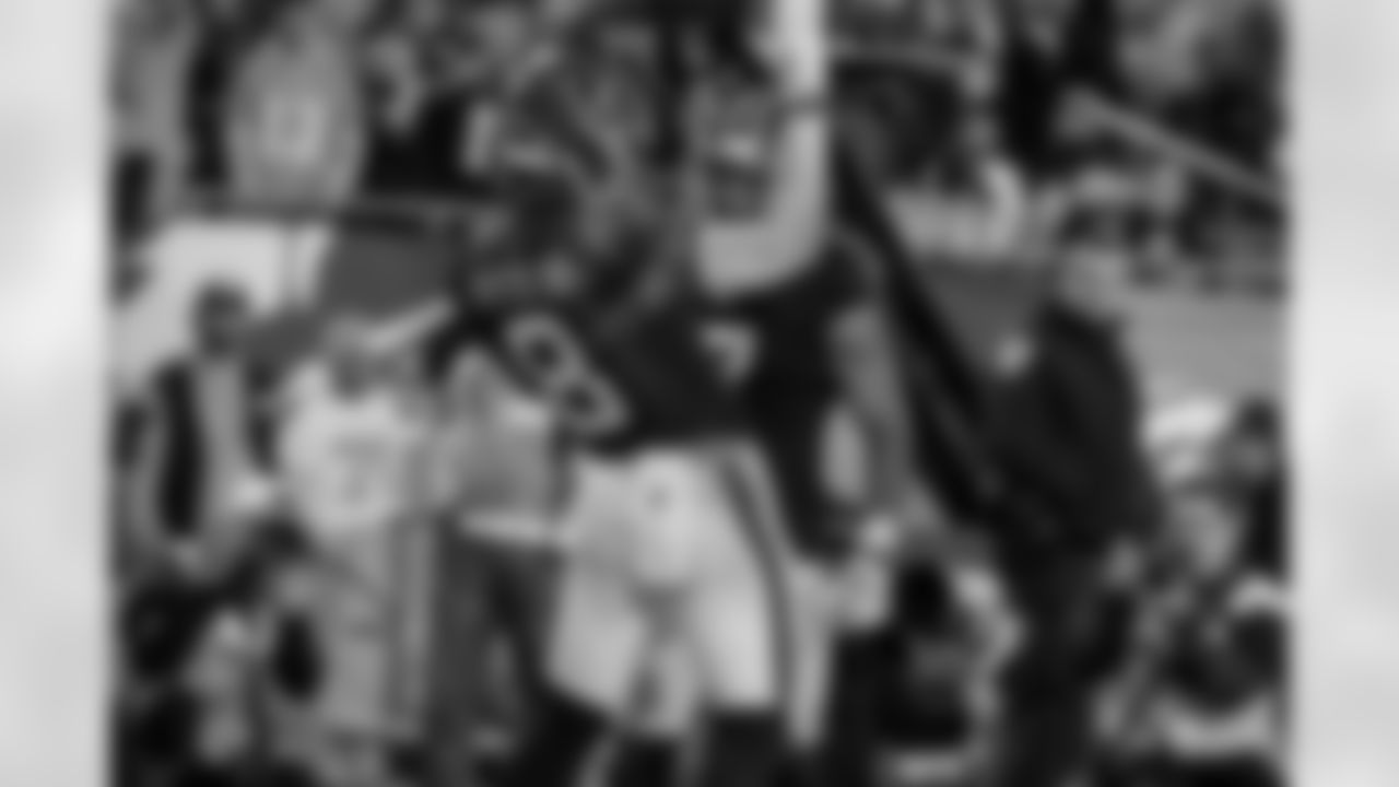 Atlanta Falcons tight end Kyle Pitts Sr. #8 scores a touchdown during the Week 15 Game against the Tampa Bay Buccaneers at Raymond James Stadium in Tampa, Florida on Thursday, December 11, 2025. (Photo by Taylor McLaughlin/Atlanta Falcons)