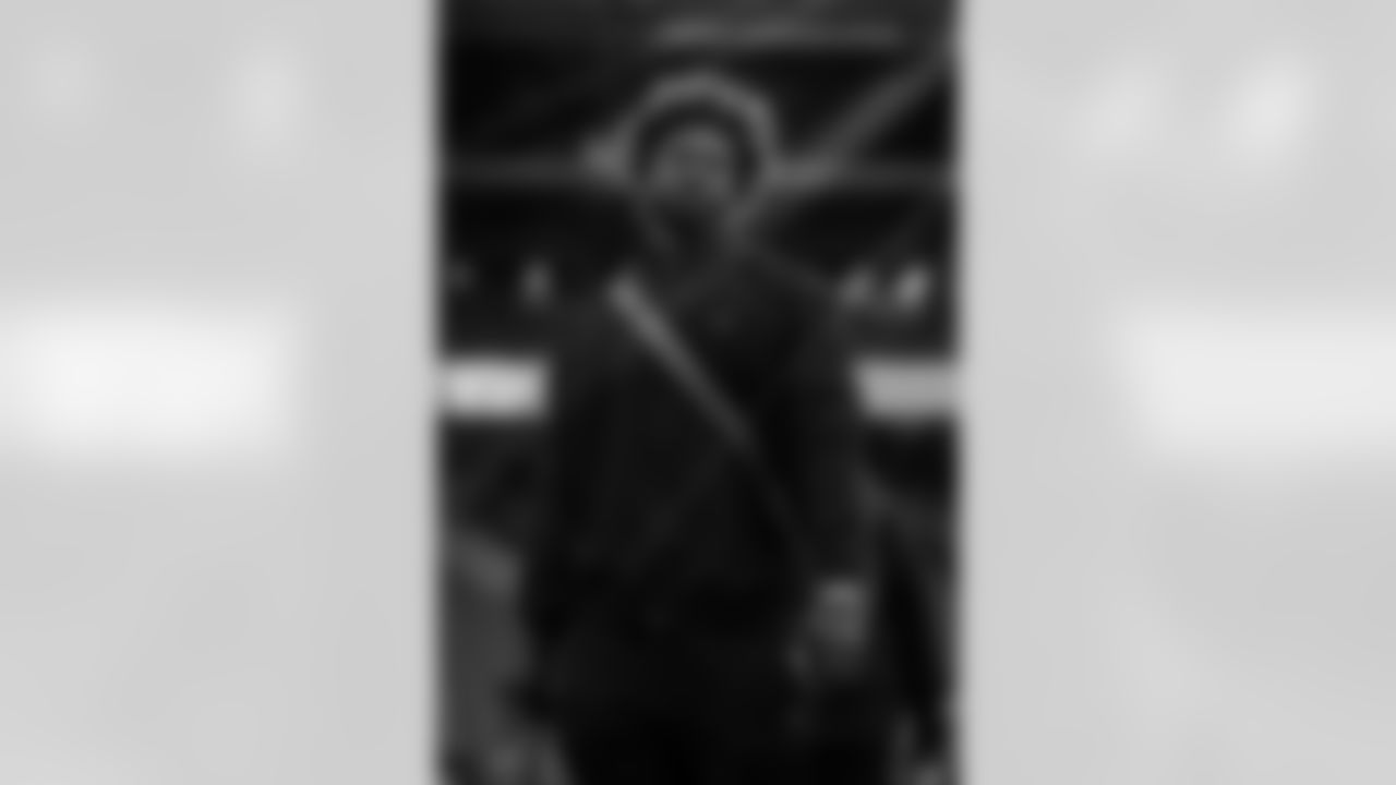 Atlanta Falcons edge rusher Jalon Walker #11 arrives before the Week 16 Game against the Arizona Cardinals at State Farm Stadium in Glendale, Arizona on Sunday, December 21, 2025. (Photo by Taylor McLaughlin/Atlanta Falcons)