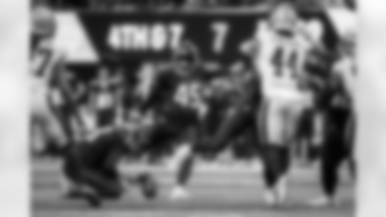 Atlanta Falcons kicker Zane Gonzalez #45 kicks a field goal during the Week 18 Game against the New Orleans Saints at Mercedes-Benz Stadium in Atlanta, Georgia on Sunday, January 4, 2026. (Photo by Matthew Grimes/Atlanta Falcons)