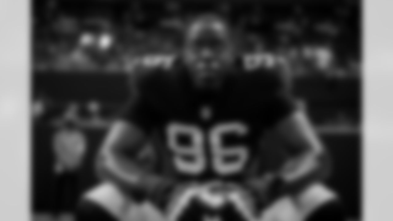 Atlanta Falcons defensive lineman Zach Harrison #96 warms up before the Week 6 Game against the Buffalo Bills at Mercedes-Benz Stadium in Atlanta, Georgia on Monday, October 13, 2025. (Photo by Taylor McLaughlin/Atlanta Falcons)