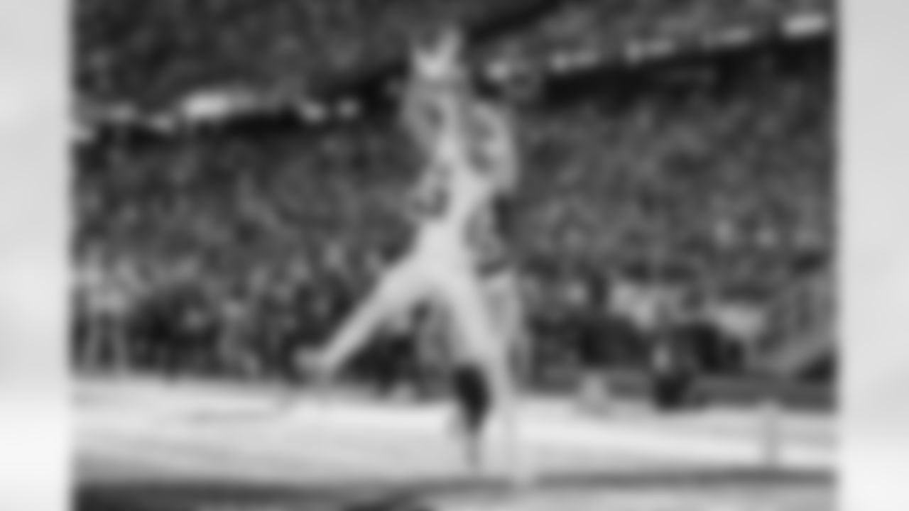 Atlanta Falcons wide receiver Drake London #5 scores a touchdown during the Week 9 Game against the New England Patriots at Gillette Stadium in Foxborough, Massachusetts on Sunday, November 2, 2025. (Photo by Jay Bendlin/Atlanta Falcons)