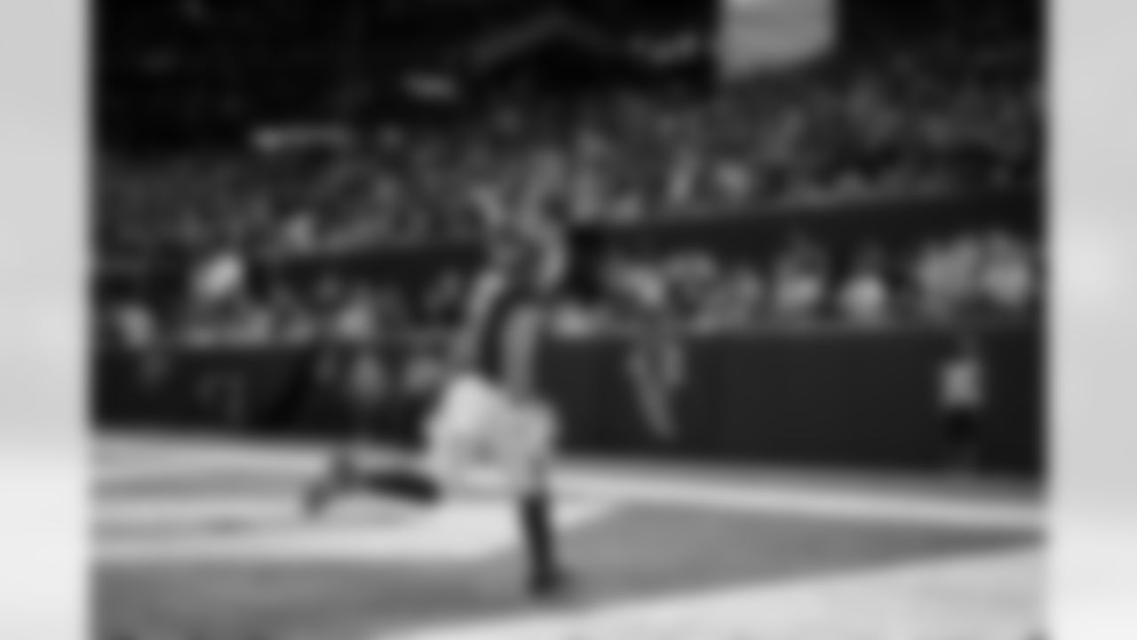 Atlanta Falcons running back Bijan Robinson #7 scores a touchdown during the Week 6 Game against the Buffalo Bills at Mercedes-Benz Stadium in Atlanta, Georgia on Monday, October 13, 2025. (Photo by Taylor McLaughlin/Atlanta Falcons)