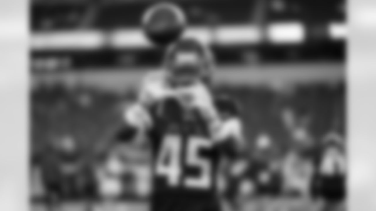 Atlanta Falcons safety Josh Thompson #45 warms up before the Preseason Game against the Dallas Cowboys at AT&T Stadium in Arlington, Texas on Friday, August 22, 2025. (Photo by Jay Bendlin/Atlanta Falcons)