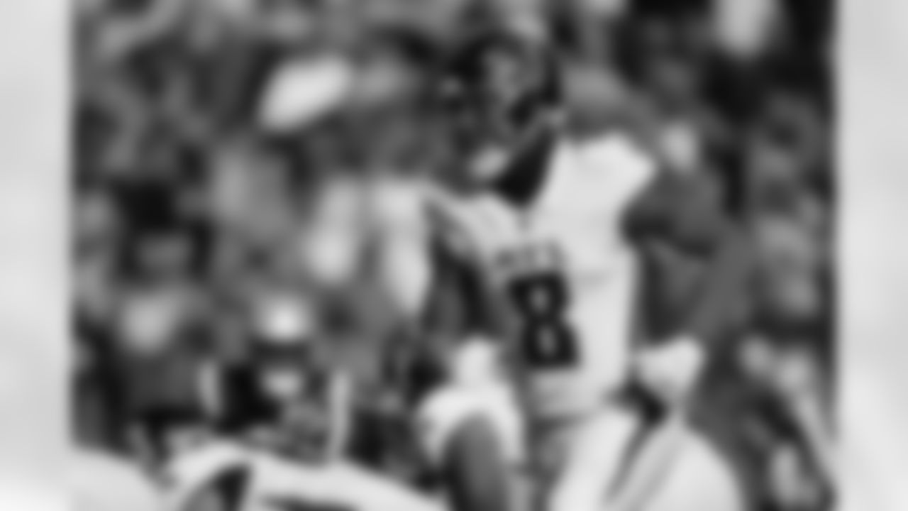 Atlanta Falcons tight end Kyle Pitts Sr. #8 gets ready for the snap during the Week 9 Game against the New England Patriots at Gillette Stadium in Foxborough, Massachusetts on Sunday, November 2, 2025. (Photo by Jay Bendlin/Atlanta Falcons)