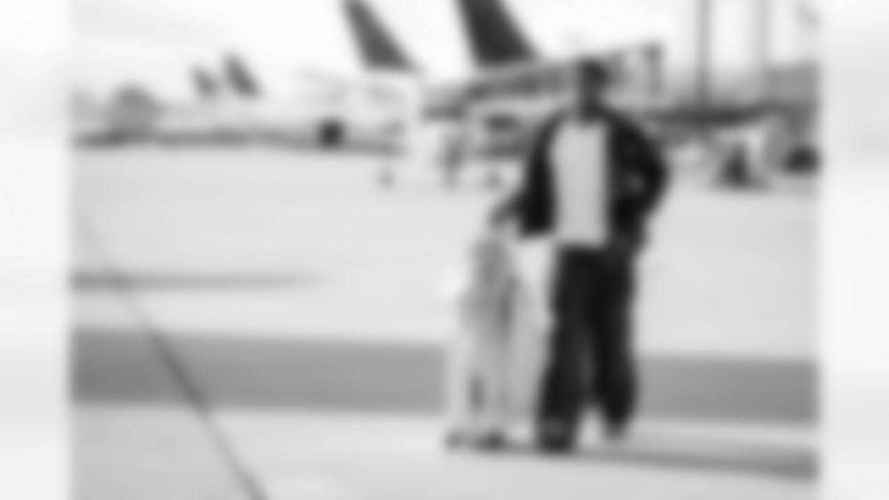 Atlanta Falcons wide receiver Darnell Mooney #1 boards the plane at Hartsfield-Jackson International Airport in Atlanta, Ga. on Taylor McLaughlin/Atlanta Falcons)