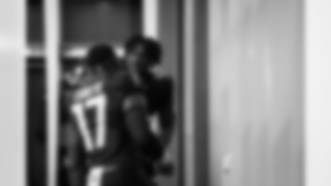 Atlanta Falcons edge rusher Leonard Floyd #56 in the locker room before the Week 8 Game against the Miami Dolphins at Mercedes-Benz Stadium in Atlanta, Georgia on Sunday, October 26, 2025. (Photo by Jay Bendlin/Atlanta Falcons)