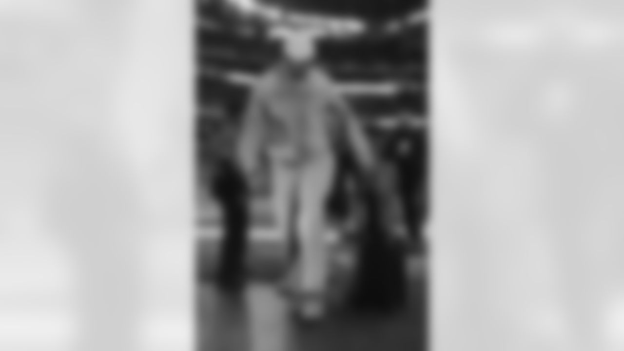 Atlanta Falcons tight end Kyle Pitts #8 arrives prior to the Week 14 Game against the Minnesota Vikings at U.S Bank Stadium in Minneapolis, Minnesota on Sunday, December 8, 2024. (Photo by Shanna Lockwood/Atlanta Falcons)