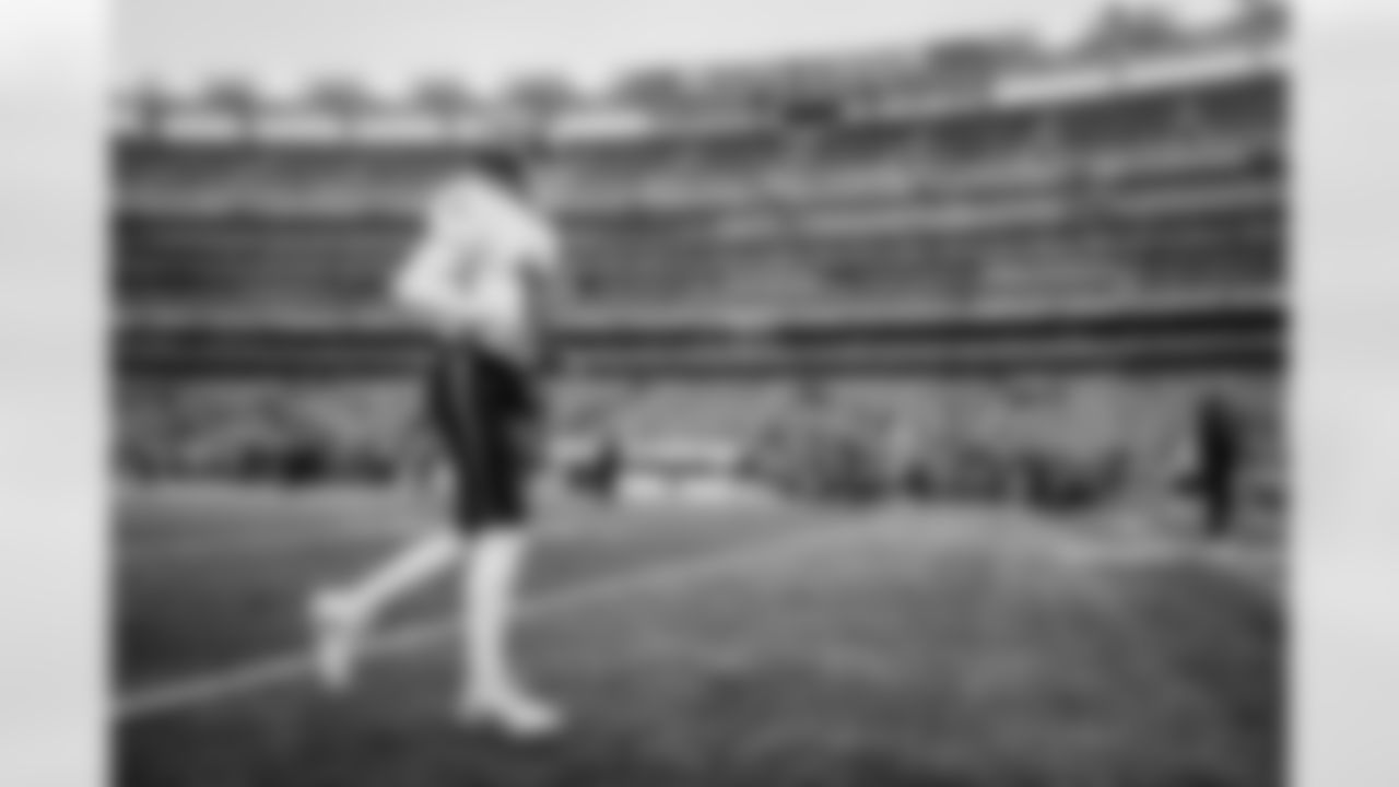 Atlanta Falcons quarterback Kirk Cousins #18 warms up prior to the Week 13 Game against the New York Jets at Metlife Stadium in East Rutherford, New Jersey on Sunday, November 30, 2025. (Photo by Caean Couto/Atlanta Falcons)