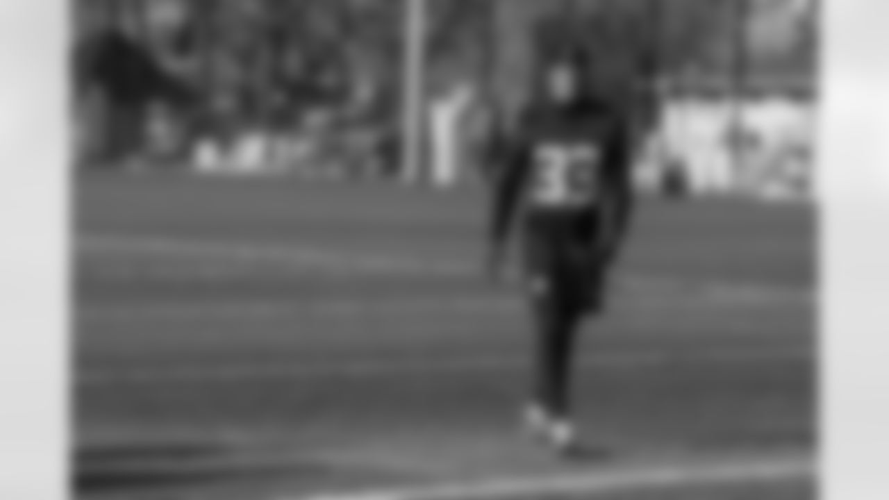 Atlanta Falcons defensive back Billy Bowman Jr. #33 during practice at the FC Union Berlin Training Facility in Berlin, Germany on Friday, November 7, 2025. (Photo by Taylor McLaughlin/Atlanta Falcons)