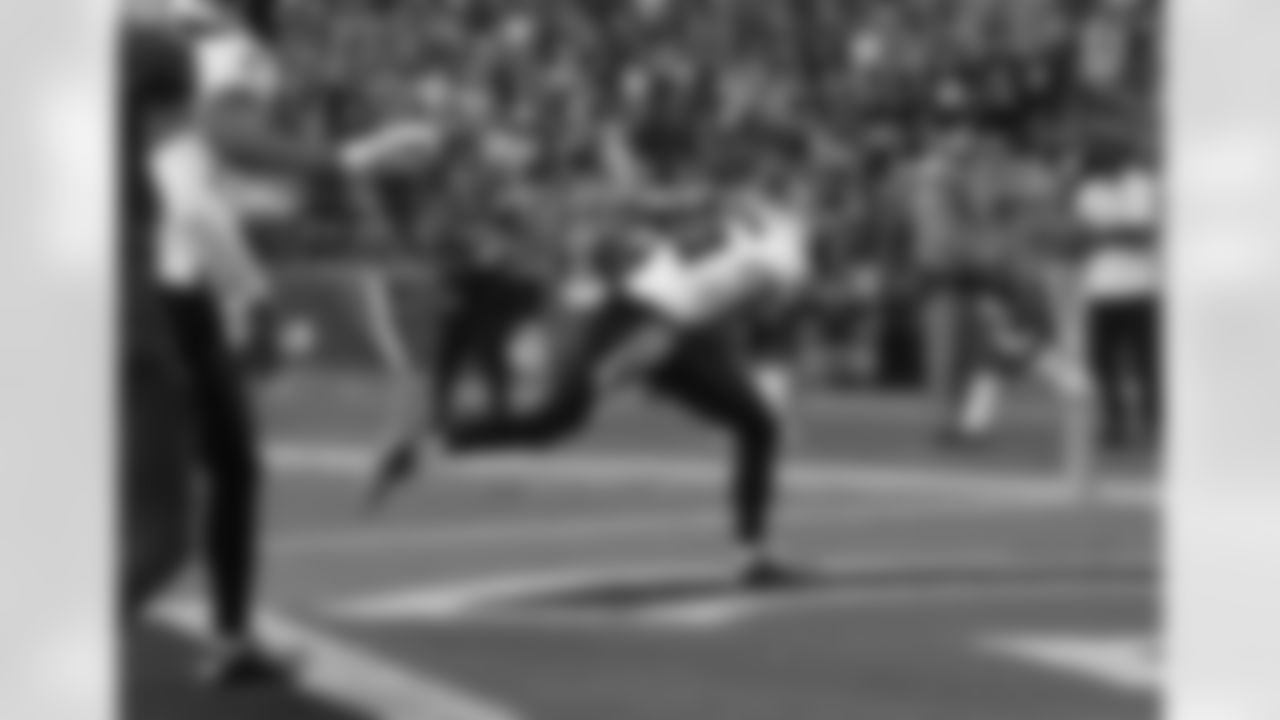 Atlanta Falcons wide receiver Scotty Miller #16 catches a touchdown pass during the second quarter of the Week 10 Game against the Arizona Cardinals at State Farm Stadium in Glendale, Arizona on Sunday, November 12, 2023. (Photo by Shanna Lockwood/Atlanta Falcons)