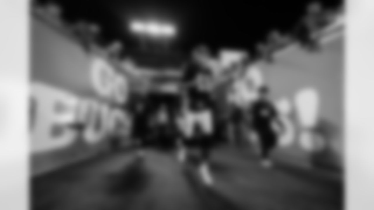 Atlanta Falcons quarterback Kirk Cousins #18 takes the field for warm ups during the Week 15 Game against the Tampa Bay Buccaneers at Raymond James Stadium in Tampa, Florida on Thursday, December 11, 2025. (Photo by Taylor McLaughlin/Atlanta Falcons)