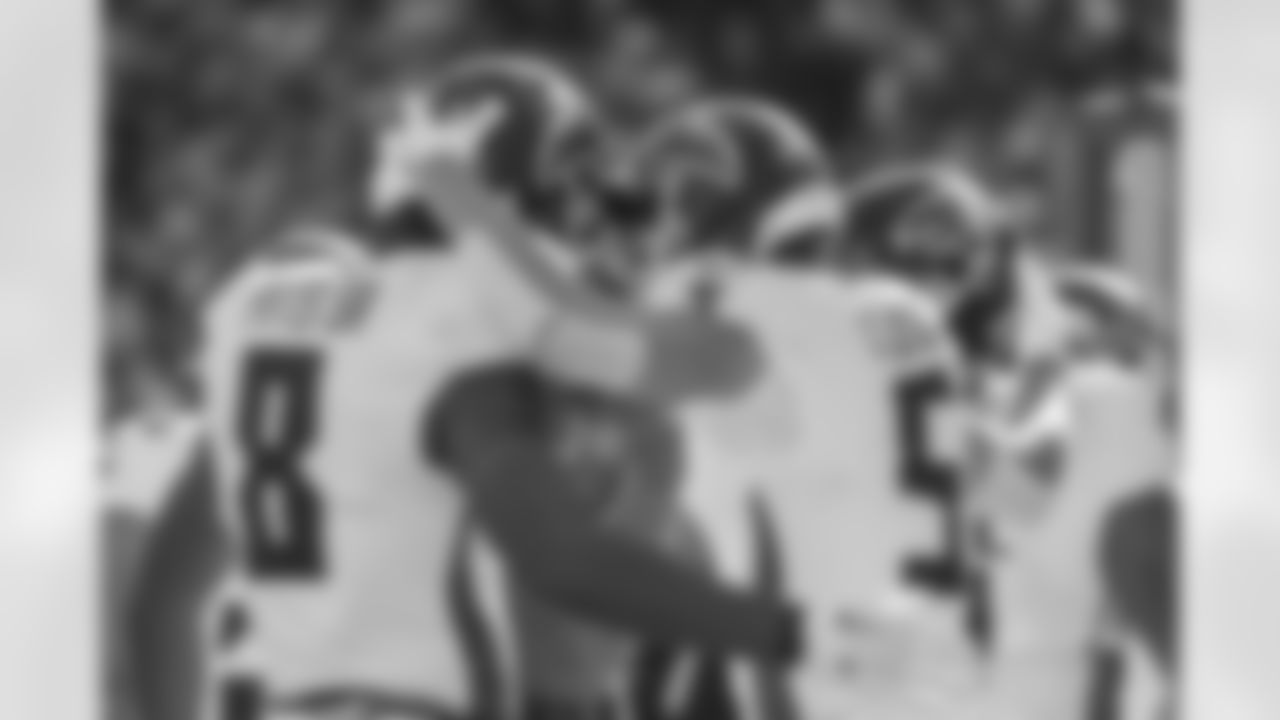 Atlanta Falcons wide receiver Drake London #5 celebrates with Atlanta Falcons tight end Kyle Pitts Sr. #8 and teammates during the Week 9 Game against the New England Patriots at Gillette Stadium in Foxborough, Massachusetts on Sunday, November 2, 2025. (Photo by Jay Bendlin/Atlanta Falcons)