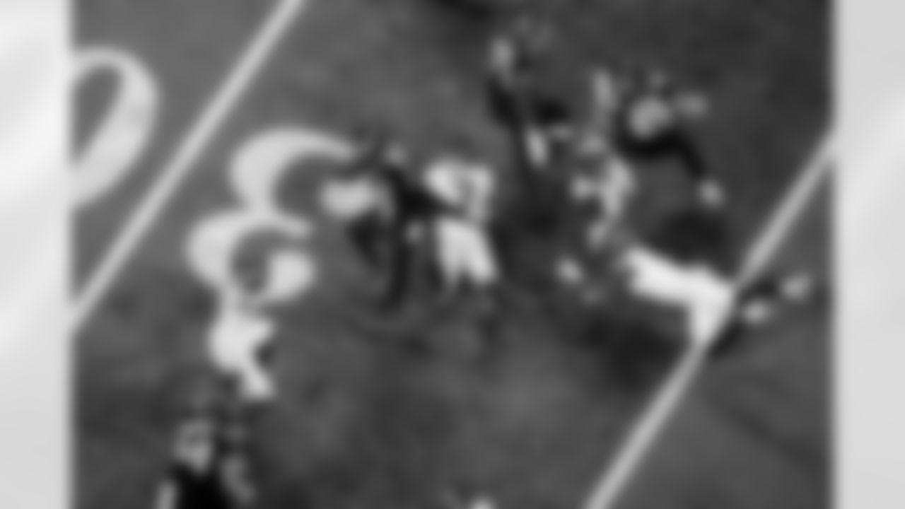 Atlanta Falcons running back Bijan Robinson #7 runs with the ball during the Week 14 Game against the Seattle Seahawks at Mercedes-Benz Stadium in Atlanta, Georgia on Sunday, December 7, 2025. (Photo by Brandon Magnus/Atlanta Falcons)