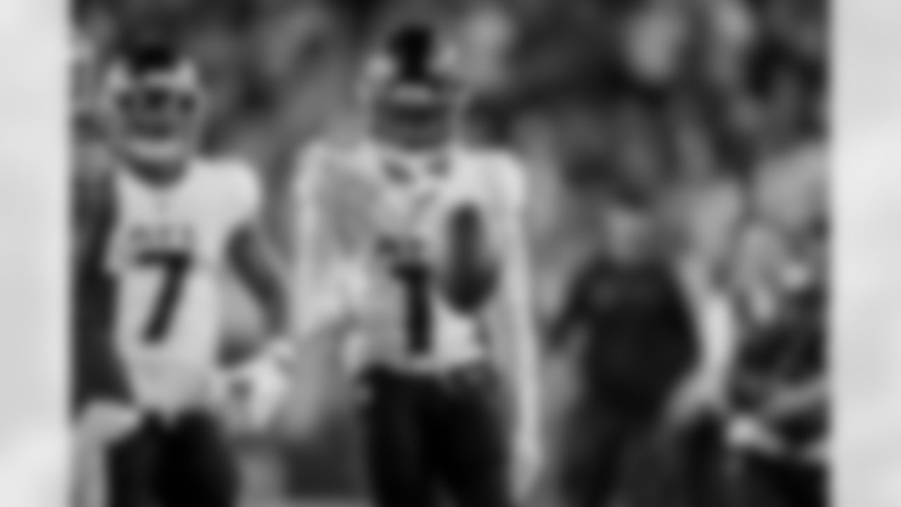 Atlanta Falcons wide receiver Darnell Mooney #1 reacts during the Week 7 Game against the San Francisco 49ers at Levi's Stadium in Santa Clara, California on Sunday, October 19, 2025. (Photo by Taylor McLaughlin/Atlanta Falcons)