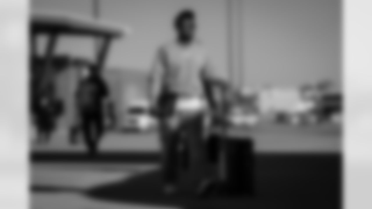 Atlanta Falcons wide receiver Deven Thompkins #83 boards the plane at Hartsfield-Jackson International Airport in Atlanta, Ga. on Saturday, December 20, 2025. (Photo by Jay Bendlin/Atlanta Falcons)