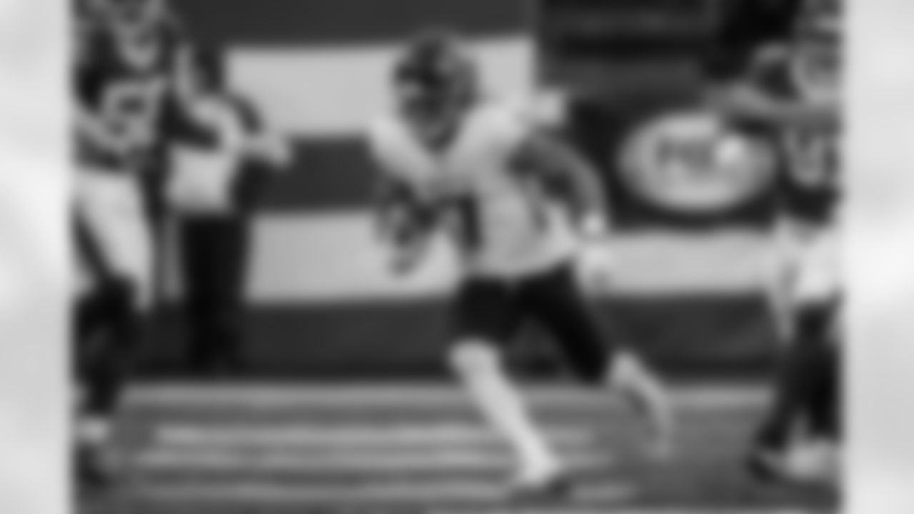 Atlanta Falcons running back Bijan Robinson #7 carries the ball during the first quarter of the Week 13 Game against the New York Jets at Metlife Stadium in East Rutherford, New Jersey on Sunday, November 30, 2025. (Photo by Taylor McLaughlin/Atlanta Falcons)