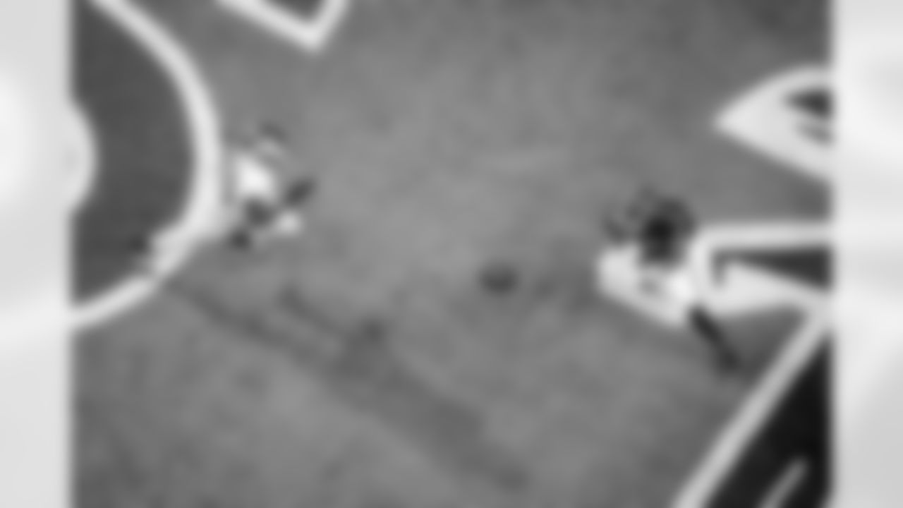 Atlanta Falcons running back Bijan Robinson #7 makes a catch for a touchdown during the Week 17 Game against the Los Angeles Rams at Mercedes-Benz Stadium in Atlanta, Georgia on Monday, December 29, 2025. (Photo by Kevin Liles/Atlanta Falcons)