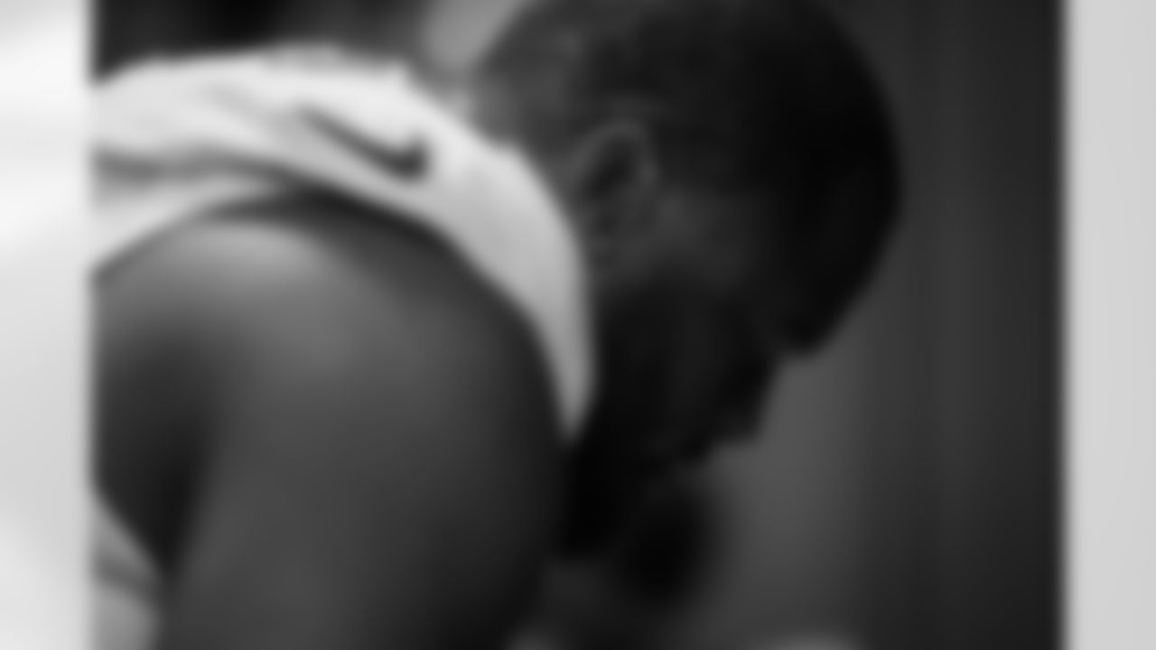 Atlanta Falcons defensive lineman David Onyemata #90 gets ready in the locker room before the Week 9 Game against the New England Patriots at Gillette Stadium in Foxborough, Massachusetts on Sunday, November 2, 2025. (Photo by Jay Bendlin/Atlanta Falcons)