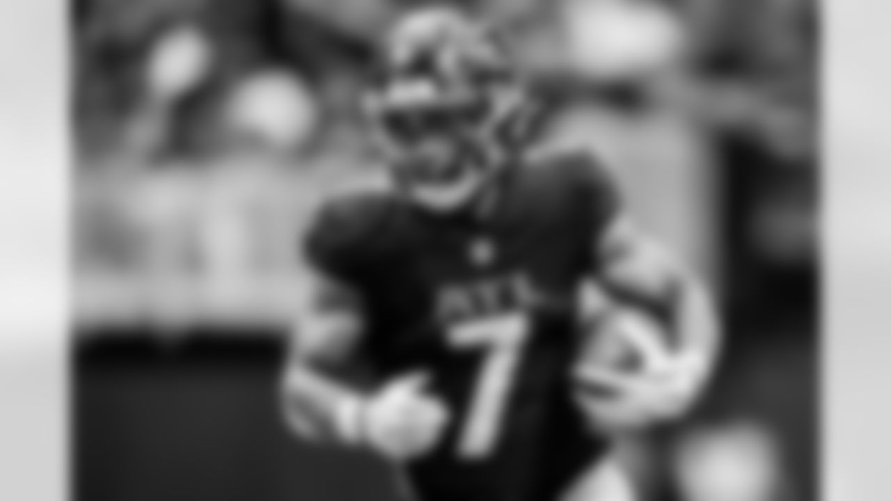 Atlanta Falcons running back Bijan Robinson #7 runs with the ball during the Week 11 Game against the Carolina Panthers at Mercedes-Benz Stadium in Atlanta, Georgia on Sunday, November 16, 2025. (Photo by Kevin Liles/Atlanta Falcons)