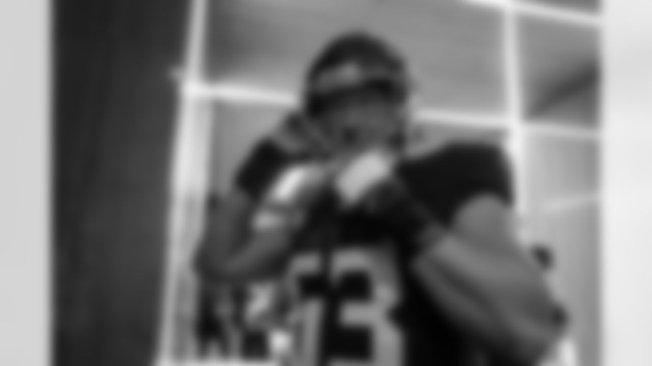 Atlanta Falcons guard Chris Lindstrom #63 walks out during warm ups before the Week 8 Game against the Miami Dolphins at Mercedes-Benz Stadium in Atlanta, Ga. on Sunday, October 26, 2025. (Photo by Jay Bendlin/Atlanta Falcons)