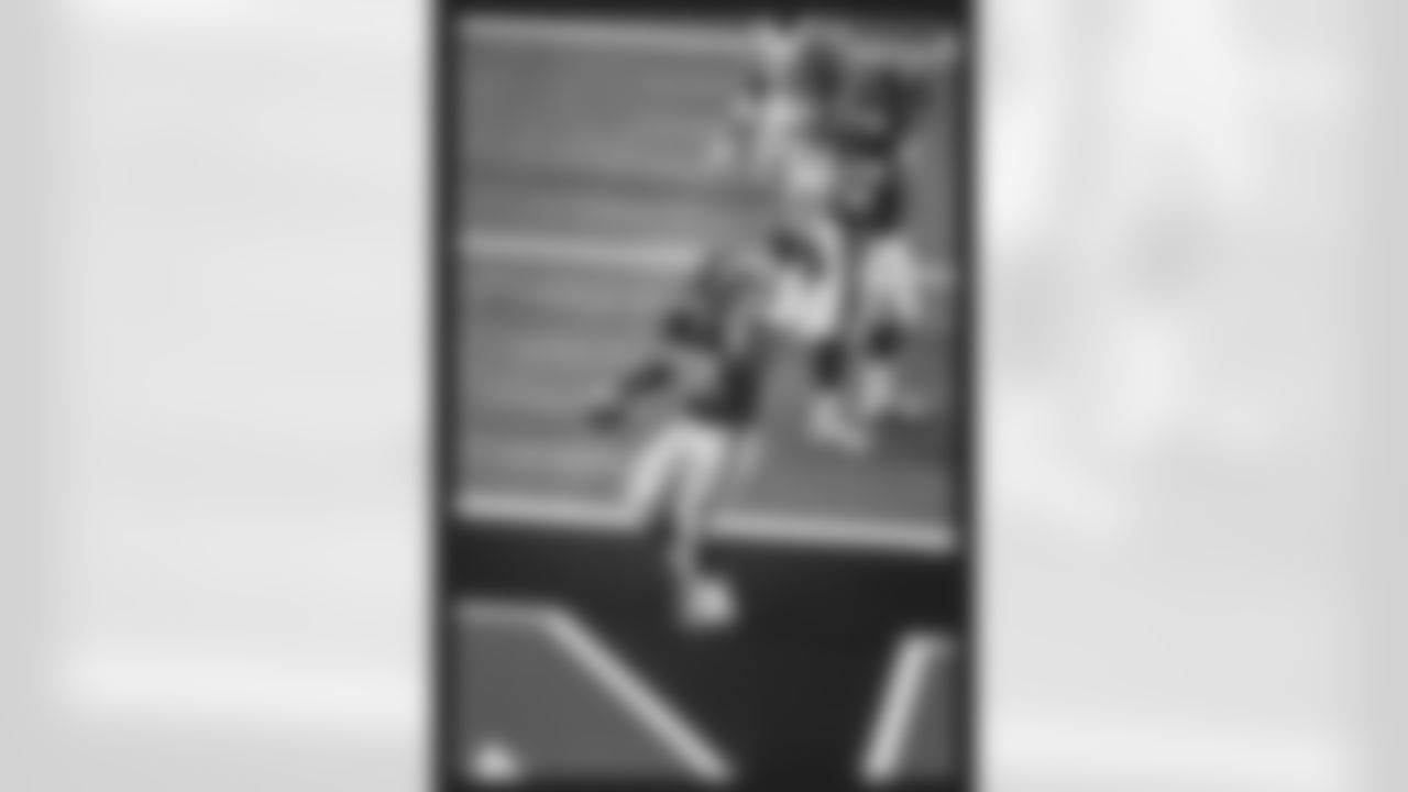 Photograph of Falcons player Jamal Anderson in the 1990s.