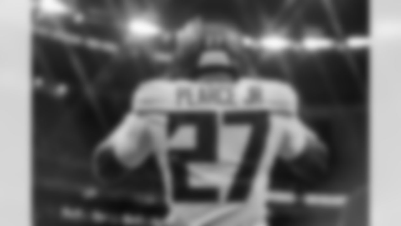 Atlanta Falcons edge rusher James Pearce Jr. #27 warms up before the Week 12 Game against the New Orleans Saints at Caesars Superdome in New Orleans, Louisiana on Sunday, November 23, 2025. (Photo by Jay Bendlin/Atlanta Falcons)