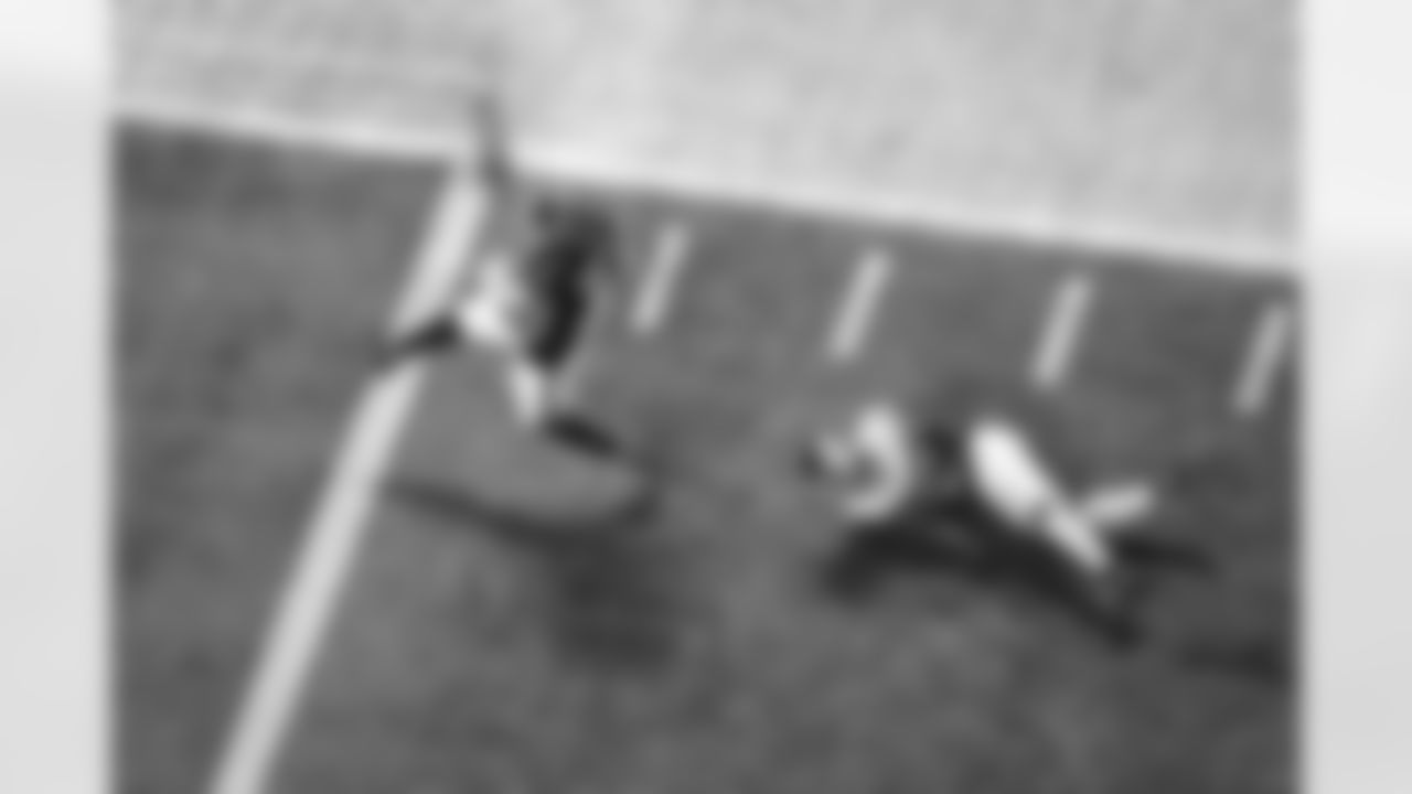 Atlanta Falcons running back Bijan Robinson #7 scores a touchdown during the Week 17 Game against the Los Angeles Rams at Mercedes-Benz Stadium in Atlanta, Georgia on Monday, December 29, 2025. (Photo by Kevin Liles/Atlanta Falcons)