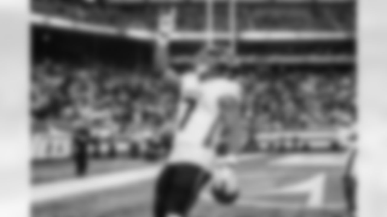 Atlanta Falcons running back Bijan Robinson #7 celebrates after a touchdown during the third quarter of the Week 13 Game against the New York Jets at Metlife Stadium in East Rutherford, New Jersey on Sunday, November 30, 2025. (Photo by Taylor McLaughlin/Atlanta Falcons)