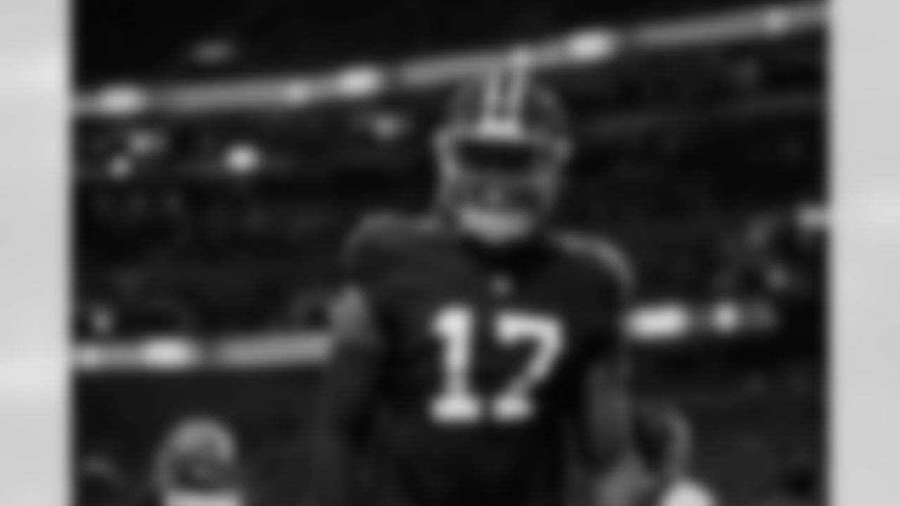 Atlanta Falcons outside linebacker Arnold Ebiketie #17 warms up before the Week 17 Game against the Los Angeles Rams at Mercedes-Benz Stadium in Atlanta, Georgia on Monday, December 29, 2025. (Photo by AJ Reynolds/Atlanta Falcons)