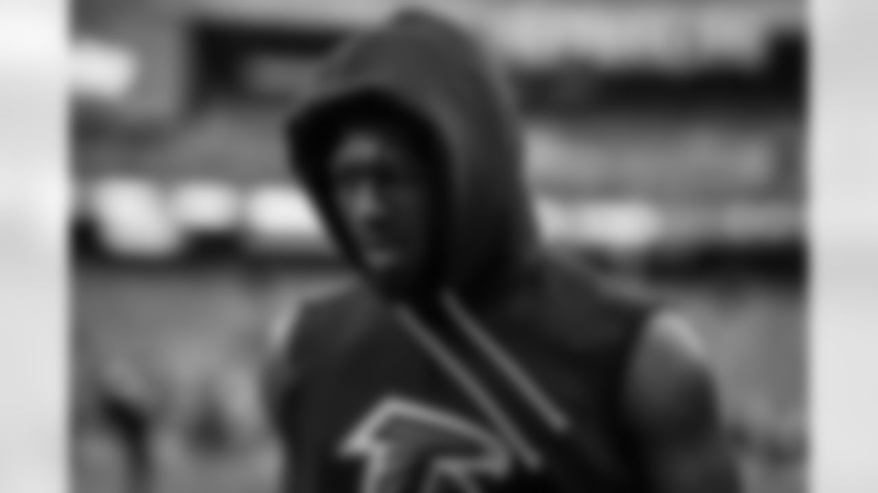 Atlanta Falcons edge rusher Jalon Walker #11 warms up prior to the Week 13 Game against the New York Jets at Metlife Stadium in East Rutherford, New Jersey on Sunday, November 30, 2025. (Photo by Taylor McLaughlin/Atlanta Falcons)