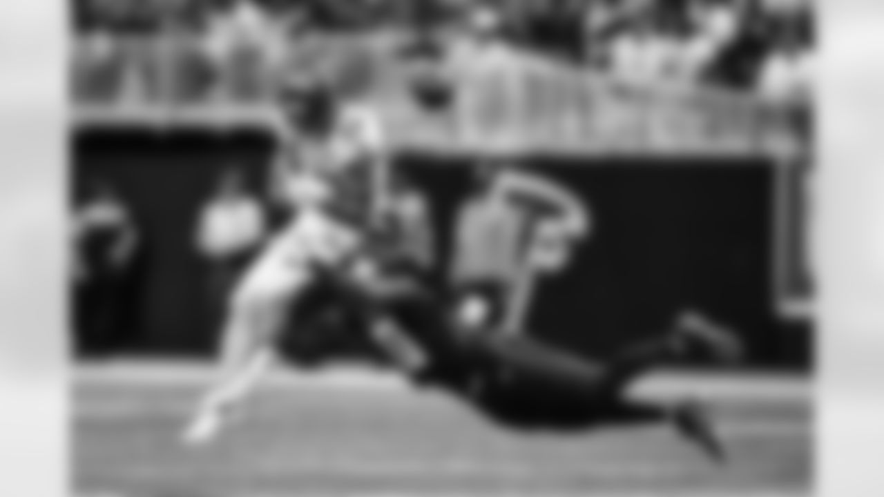 Atlanta Falcons outside linebacker Divine Deablo #0 makes a tackle during the Week 1 Game against the Tampa Bay Buccaneers at Mercedes-Benz Stadium in Atlanta, Georgia on Sunday, September 7, 2025. (Photo by AJ Reynolds/Atlanta Falcons)