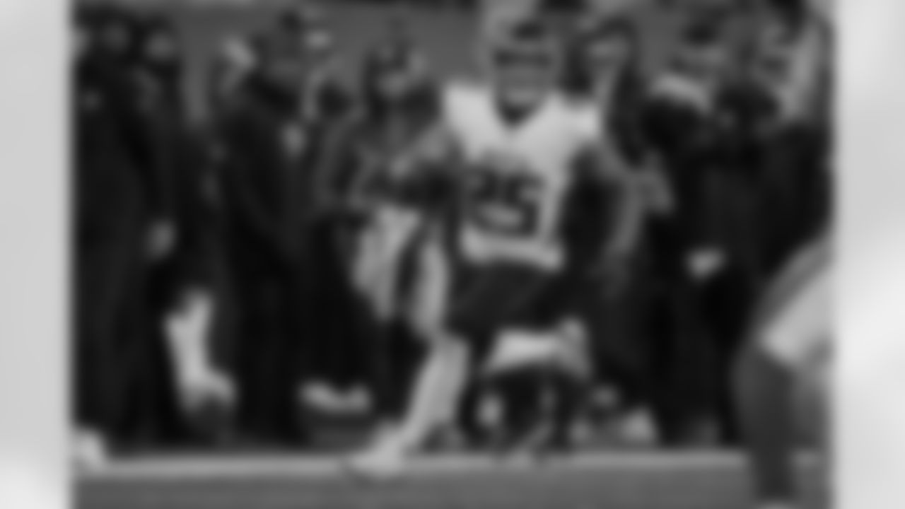 Atlanta Falcons running back Tyler Allgeier #25 runs with the ball during the Week 13 Game against the New York Jets at Metlife Stadium in East Rutherford, New Jersey on Sunday, November 30, 2025. (Photo by Jay Bendlin/Atlanta Falcons)