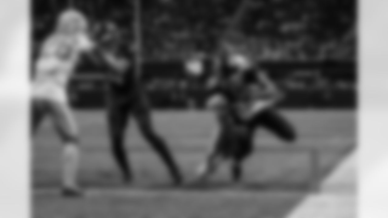 Atlanta Falcons running back Tyler Allgeier #25 scores a touchdown during the Week 8 Game against the Miami Dolphins at Mercedes-Benz Stadium in Atlanta, Georgia on Sunday, October 26, 2025. (Photo by Jay Bendlin/Atlanta Falcons)