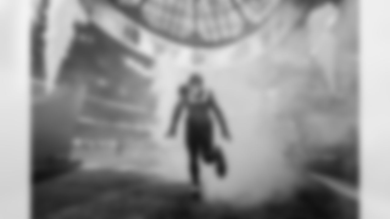 Atlanta Falcons edge rusher James Pearce Jr. #27 runs out of the tunnel before the Week 18 Game against the New Orleans Saints at Mercedes-Benz Stadium in Atlanta, Georgia on Sunday, January 4, 2026. (Photo by Jay Bendlin/Atlanta Falcons)