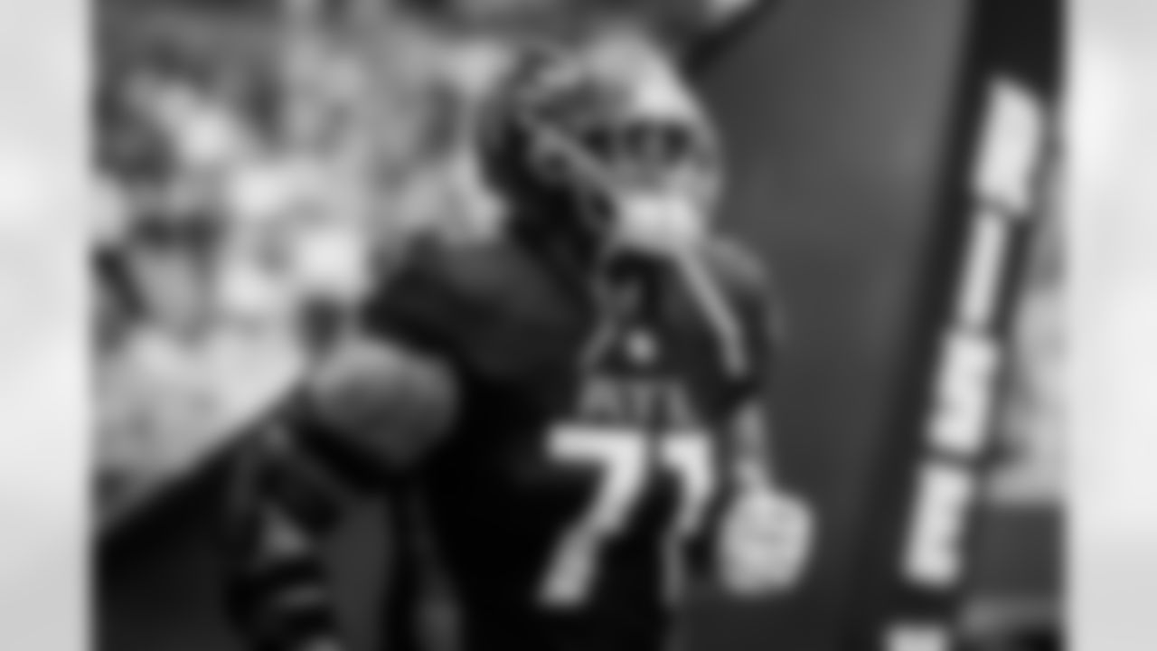 Atlanta Falcons offensive lineman Elijah Wilkinson #71 runs onto the field before the Week 11 Game against the Carolina Panthers at Mercedes-Benz Stadium in Atlanta, Georgia on Sunday, November 16, 2025. (Photo by Kevin Liles/Atlanta Falcons)