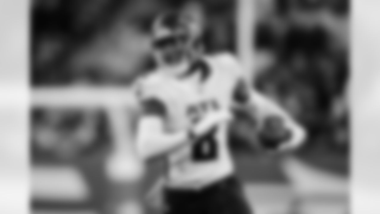 Atlanta Falcons tight end Kyle Pitts Sr. #8 runs with the ball during the second half of the Week 13 Game against the New York Jets at Metlife Stadium in East Rutherford, New Jersey on Sunday, November 30, 2025. (Photo by Caean Couto/Atlanta Falcons)