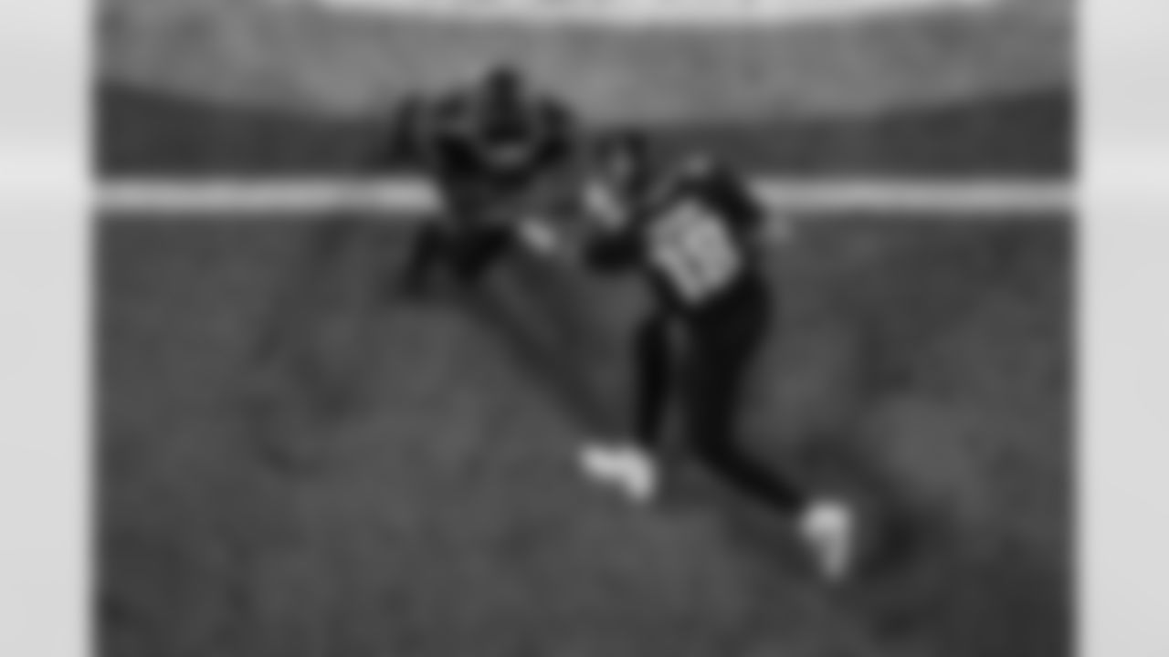 Atlanta Falcons quarterback Kirk Cousins #18 hands off to running back Bijan Robinson #7 during the first half of the Week 8 Game against the Miami Dolphins at Mercedes-Benz Stadium in Atlanta, Georgia on Sunday, October 26, 2025. (Photo by Mitch Martin/Atlanta Falcons)